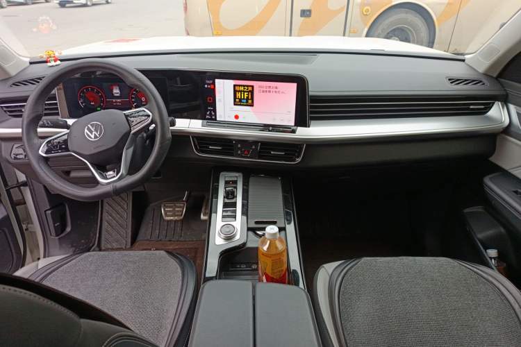 Used Volkswagen Tavendor 2024 380TSI All-Wheel Drive R-Line Cruise Edition