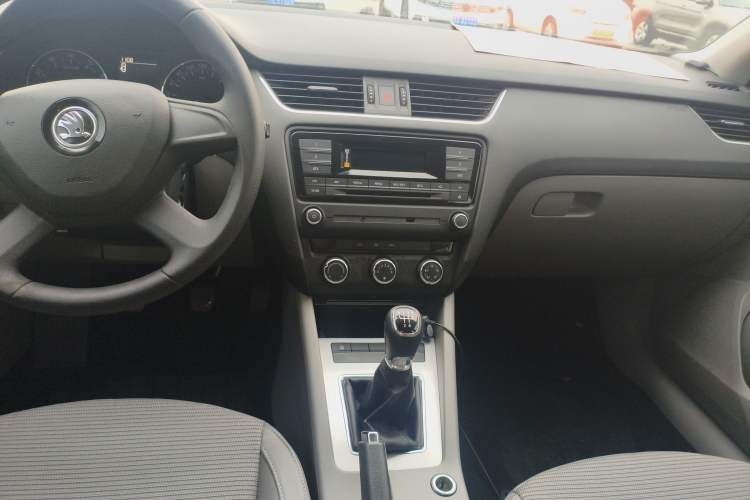 Used Skoda Octavia 2015 1.6L Manual Yijie Edition
