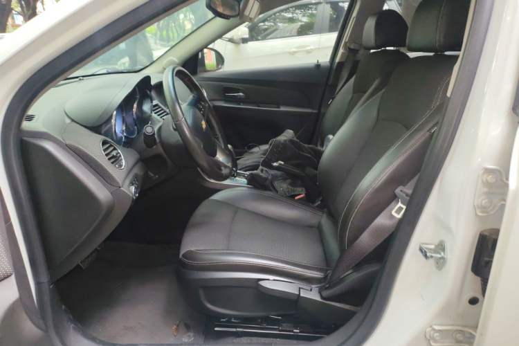 Used Chevrolet Cruze 2013 Hatchback 1.6T Automatic Flagship Model
