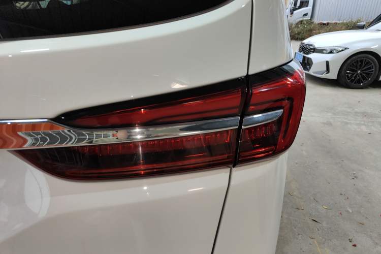 Used Buick GL8 2021 Land Cruiser Executive Class 652T Luxury Model
