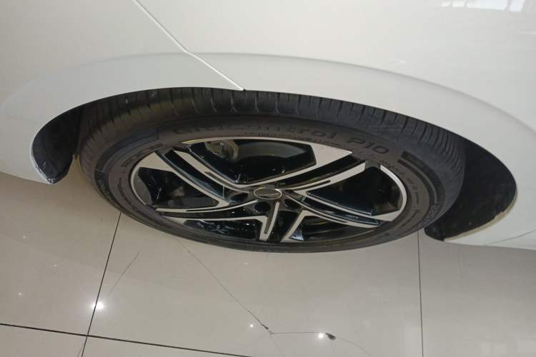 Used Roewe D7 2025 EV 510km Rear-Drive Navigation Edition Left Front Wheel Hub