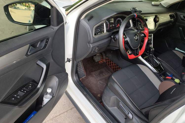 Used Volkswagen T-ROC 2018 230TSI DSG Two-Wheel Drive Advanced Version China V Standard