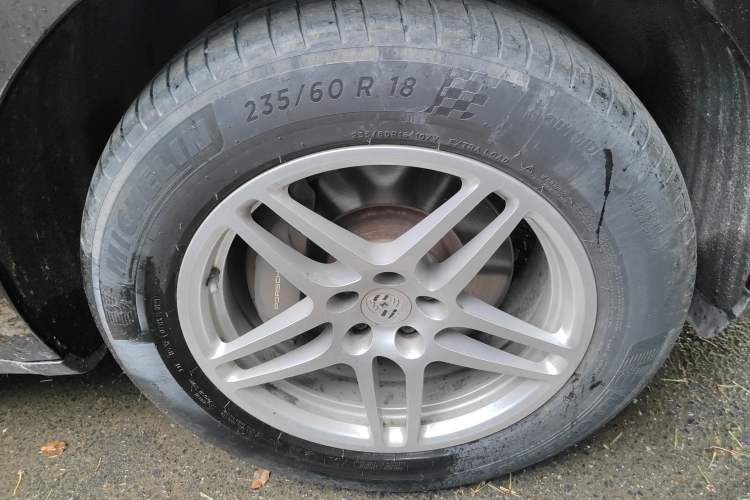 Used Porsche Macan 2017 Macan 2.0T Right Front Wheel Hub