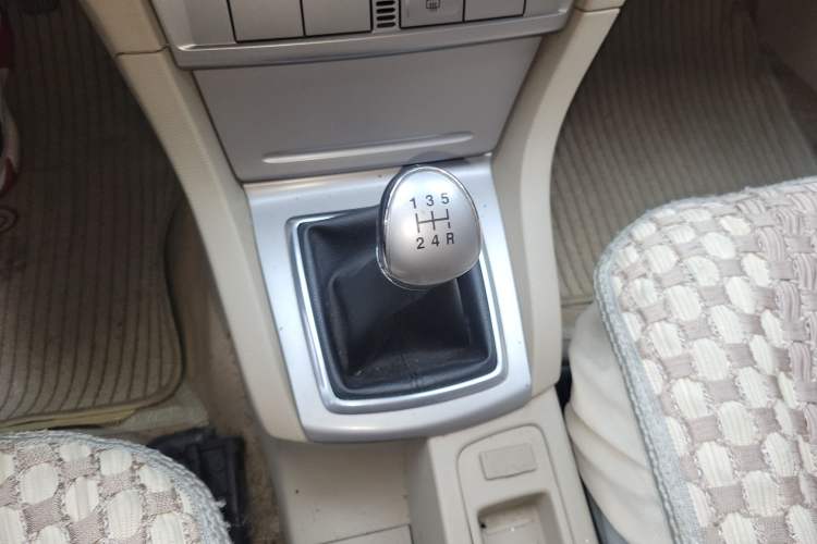 Used Ford Focus 2009 Sedan 1.8L Manual Comfort Model Gear Lever