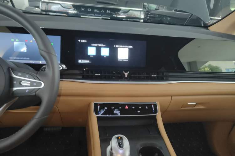 Used VOYAH Dream 2025 PHEV Four-Wheel Drive Excellence Kunpeng Edition