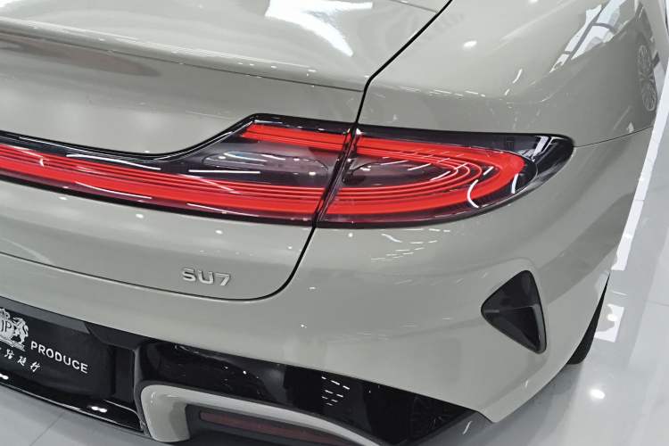 Used Xiaomi Auto SU7 2024 Rear-Drive Long-Range Intelligent Driving Version
