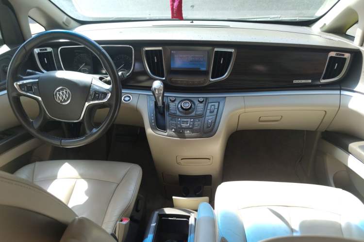Used Buick GL8 2011 3.0L GT Luxury Business Haoya Edition Center Console