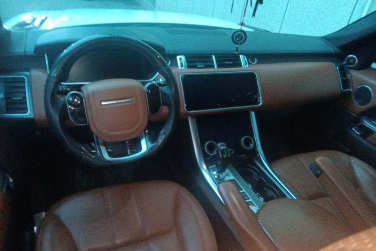 Used Land Rover Range Sport 2014 3.0 SC V6 HSE DYNAMIC Center Console