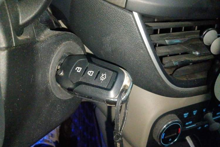 Used Ford Focus 2019 Two-Door EcoBoost 125 Automatic Trendy Model China V Standard Vehicle Key