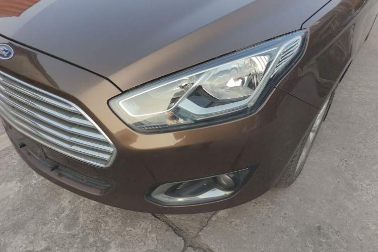 Used Ford Escort 2015 1.5L Automatic Fashion Model