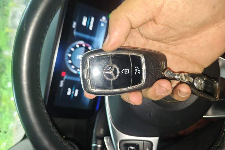 Used Mercedes-Benz E-Class 2016 E 300 L Sporty and Stylish Model