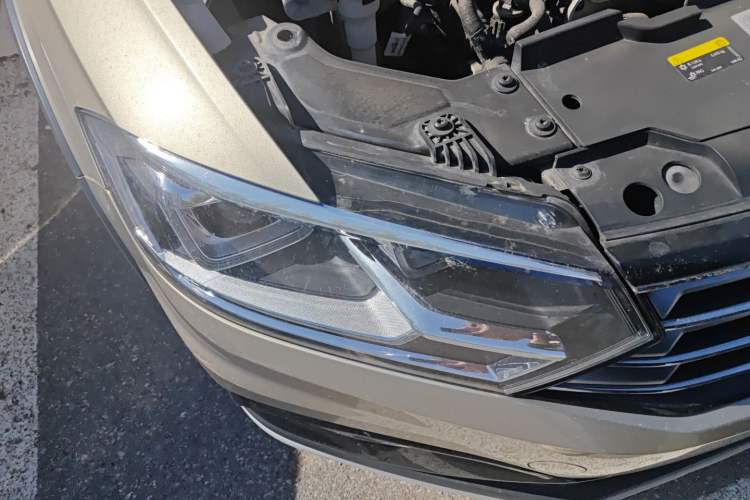 Used Volkswagen C-TREK 2018 230TSI DSG Comfort Model Right Front Headlight