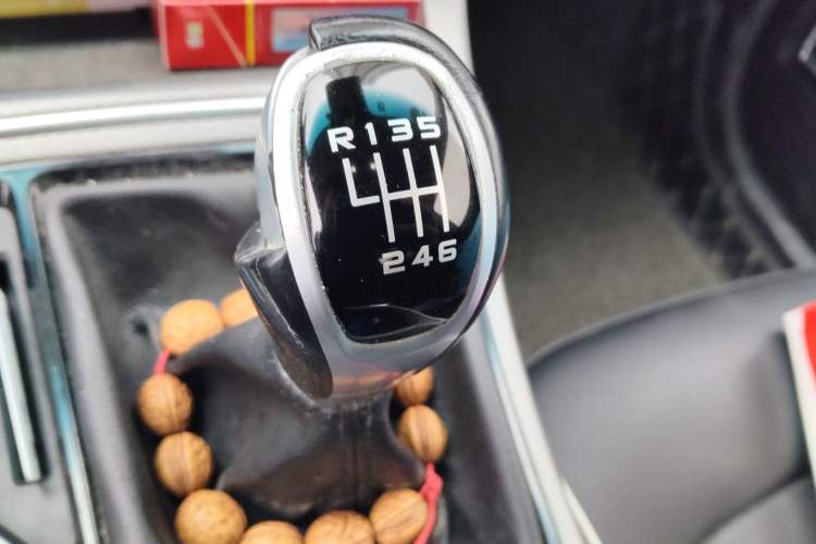 Used Geely Auto Emgrand GL 2018 1.8L Manual Elite Smart Connectivity Version Gear Lever