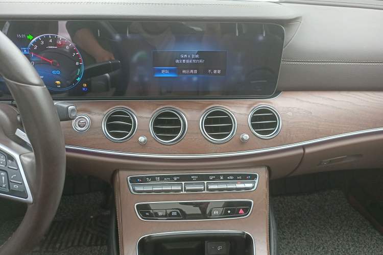 Used Mercedes-Benz E-Class New Energy 2022 Facelift E 350 e L Plug-in Hybrid Sedan Audio And AC Panel