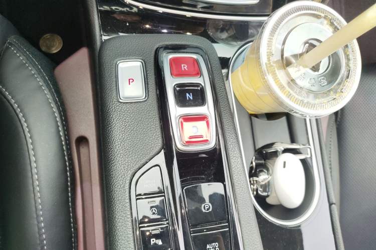 Used Hyundai Santa Fe 2020 380 TGDi Automatic Two-Wheel Drive GLS Luxury Edition Gear Lever