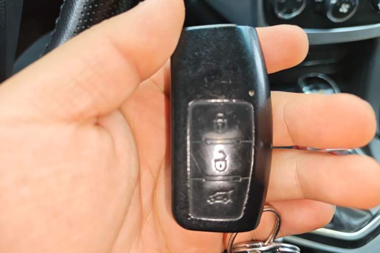 Used JMC Yusheng S350 2013 2.4T Automatic 4x4 Diesel Luxury 5-Seater
