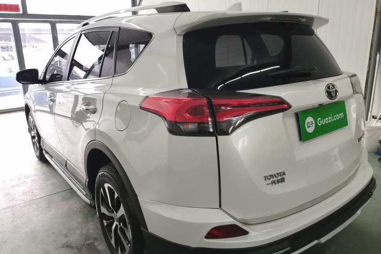 Used Toyota RAV4 2016 2.0L CVT Two-Wheel Drive Comfort Edition China V Standard Rear Left 45 Deg