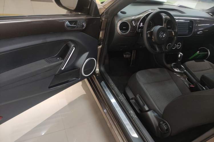 Used Volkswagen Beetle 2015 180TSI model
