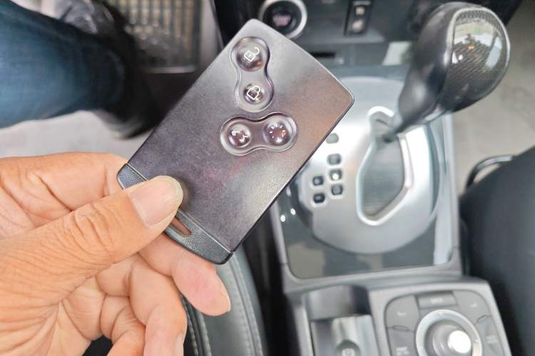 Used Renault Koleos 2012 2.5L Two-Wheel Drive Comfort Edition with Navigation Vehicle Key