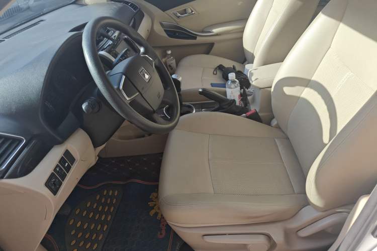 Used Zotye Z300 2016 New Vision 1.5L Manual Entry-Level Model