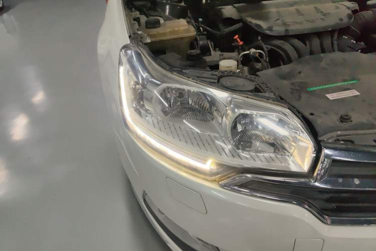 Used Citroen C5 2014 2.0L Automatic Luxury Edition Right Front Headlight