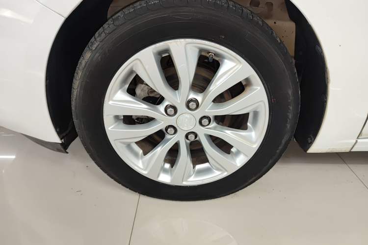 Used Buick GT 2018 15T Dual-Clutch Elite Model China V Standard Left Front Wheel Hub