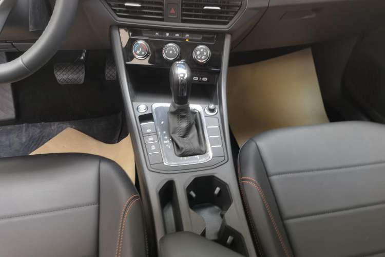 Used Volkswagen Bora 2025 Facelifted 200TSI DSG Yuexing Navigation Edition
