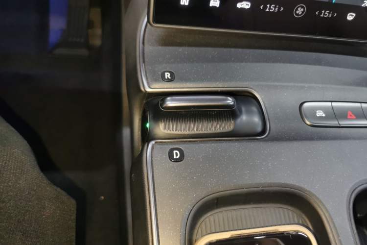 Used Nio ET5T 2023 75 kWh Touring Gear Lever