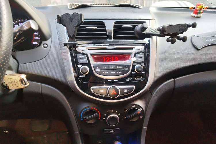 Used Hyundai Verna Ray 2014 1.4L Automatic GLX
