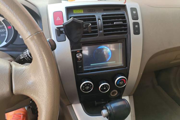 Used Hyundai Tucson 2009 2.0L Automatic Two-Wheel Drive with Sunroof