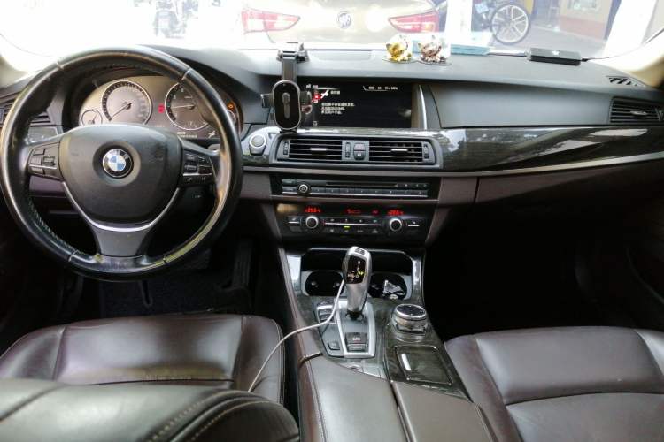 Used BMW 5 Series 2014 525Li Luxury Design Package Center Console