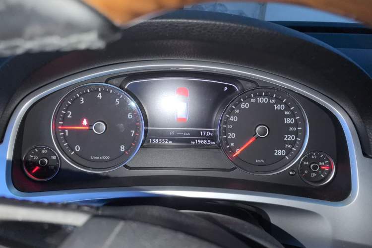 Used Volkswagen Touareg 2011 3.0 TSI Standard Version Instrument Cluster