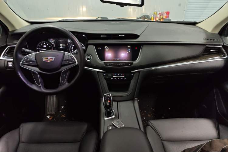 Used Cadillac XT5 2018 25T Luxury Model