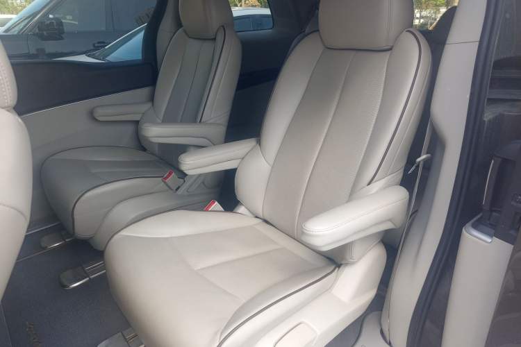 Used Buick GL8 2023 Land Executive Class Comfort Model