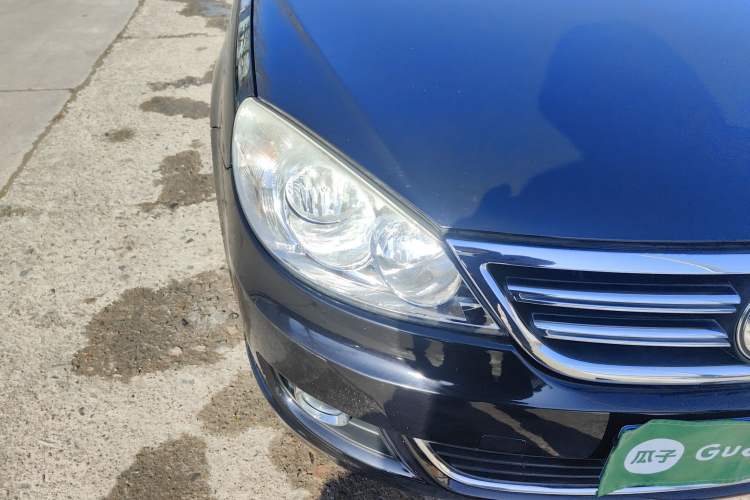 Used Volkswagen Lavida 2011 1.6L Manual - Premium Edition Right Front Headlight