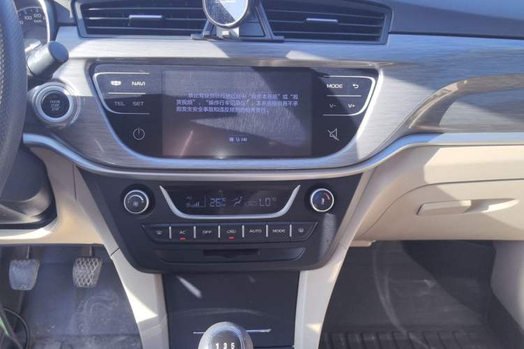 Used Geely Auto Emgrand 2017 Sedan Million Edition 1.5L Manual Luxury Model Audio And AC Panel