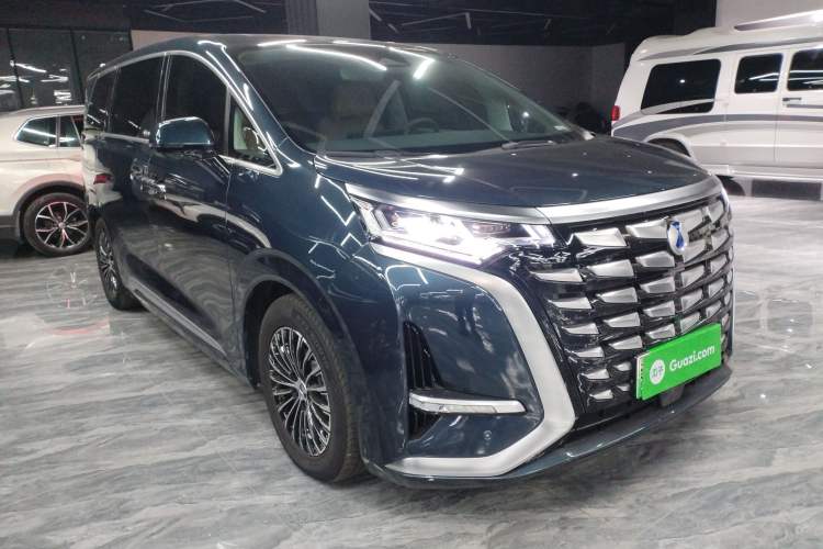 Used Denza D9 2022 DM-i 1040 Prestige Model
