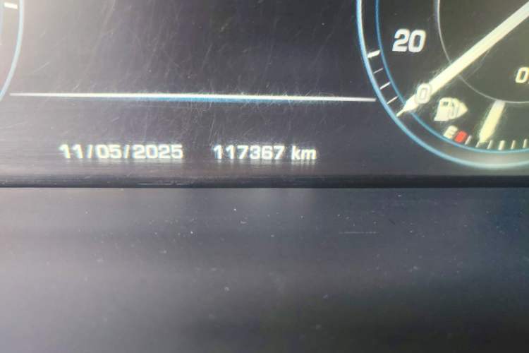 Used Land Rover Range 2015 3.0 SC V6 Vogue Odometer Close Up