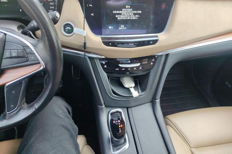 Used Cadillac XT5 2018 28E 4x4 Platinum Edition
