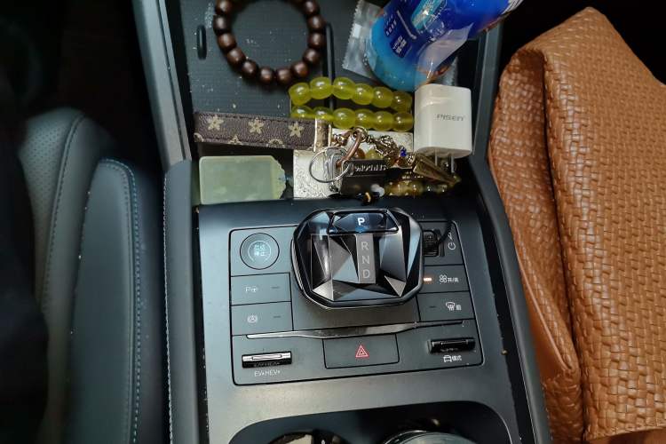 Used BYD Qin L 2025 DM-i Smart Drive 80KM Leading Model Gear Lever