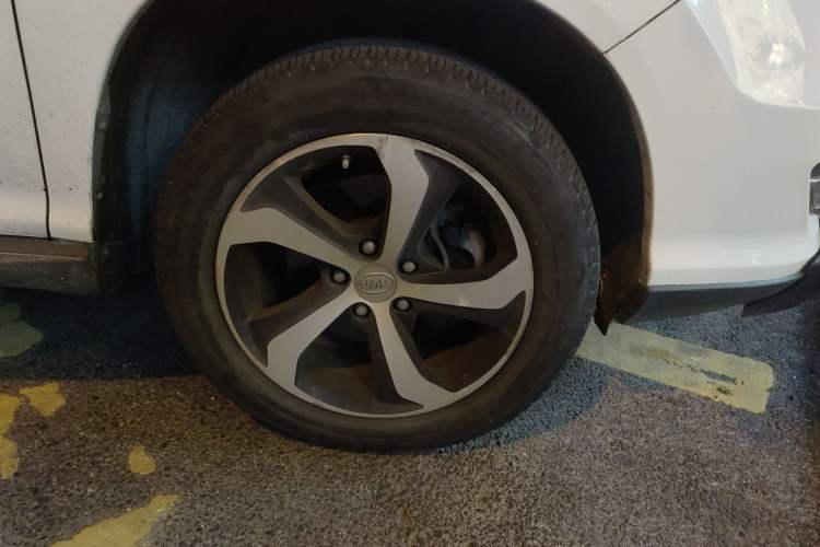 Used BYD S7 2015 2.0T Upgraded Automatic Luxury Version Right Front Wheel Hub