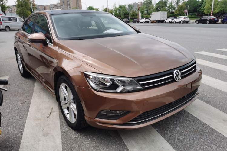 Used Volkswagen Lamando 2015 280TSI DSG Comfort Edition Front Right 45 Deg