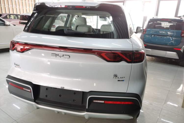Used BYD Yuan UP 2025 Intelligent Driving Version 401 km Leading Edition Rear Right 45 Deg