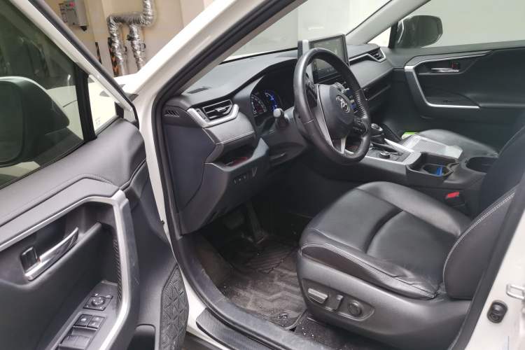 Used Toyota RAV4 2020 Dual-Engine 2.5L E-CVT 4x4 Elite PLUS Edition
