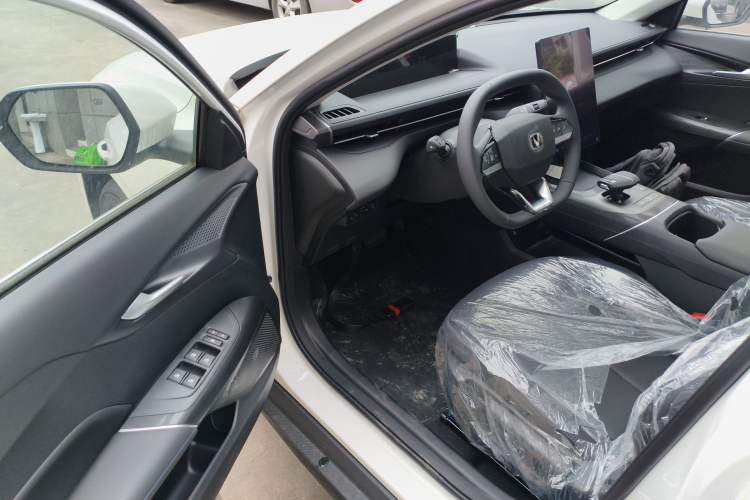 Used CHANGAN Eado 2025 Blue Whale 1.5T 500Bar Prestige Model
