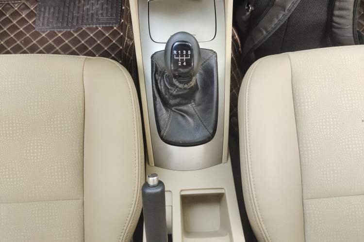 Used Buick Excelle 2013 1.5L Manual Classic Model Gear Lever