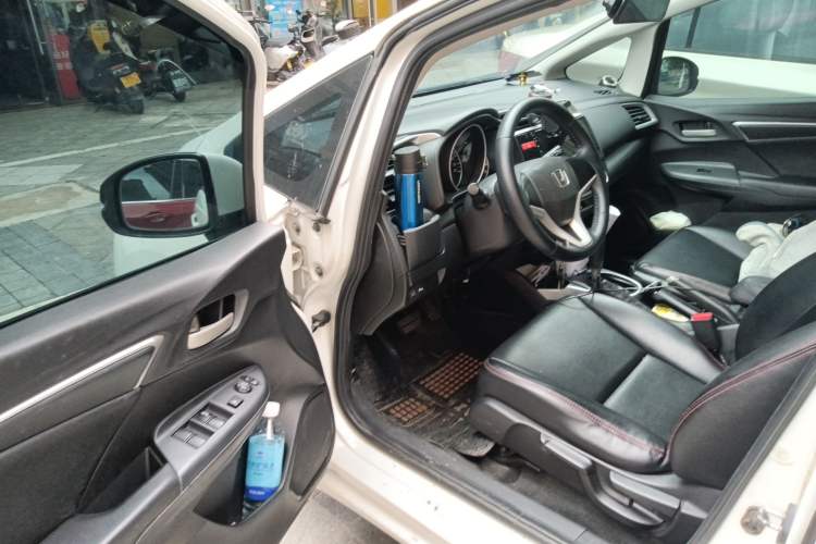 Used Honda Fit 2014 1.5L SE CVT Fashion Model Driver Seat