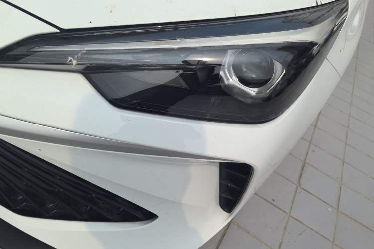 Used Roewe i5 2026 Model 1.5L Manual Comfort Version Left Front Headlight