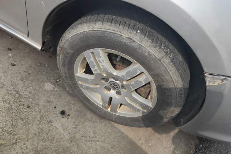 Used Volkswagen Bora 2011 1.6L Automatic Fashion Edition Right Front Wheel Hub