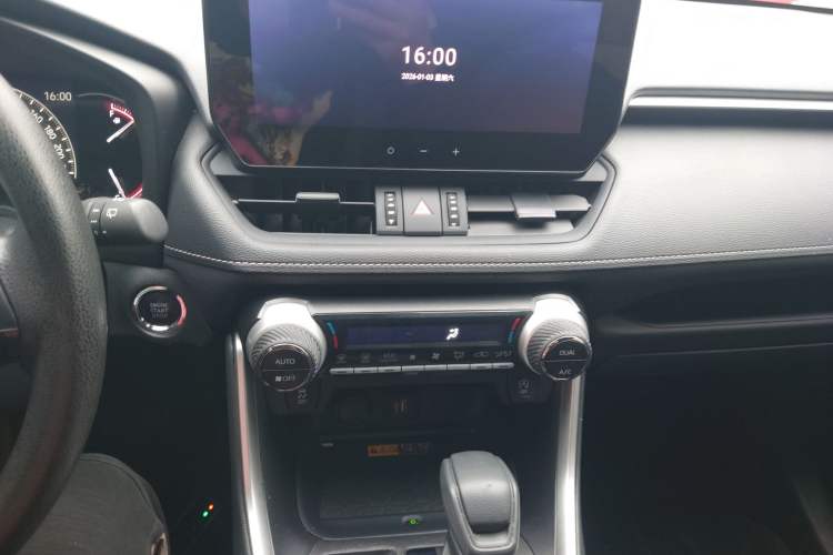 Used Toyota RAV4 2023 2.0L CVT Two-Wheel Drive Fashion Edition
